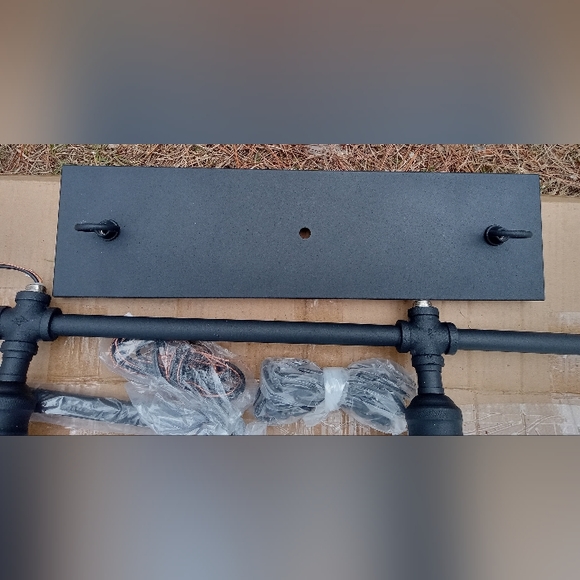 Hanging light fixture - Picture 3 of 7